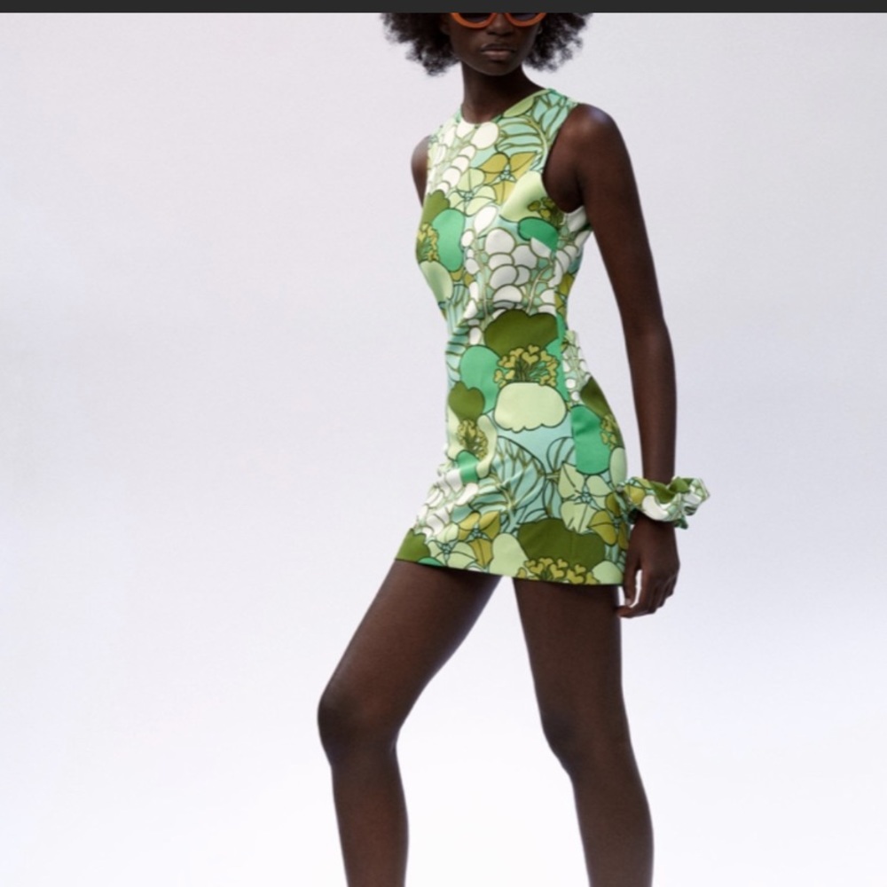 COPY - STILL AVAILABLE -NEVER WORN TAGS STILL ON ZARA FLORAL GREEN DRESS